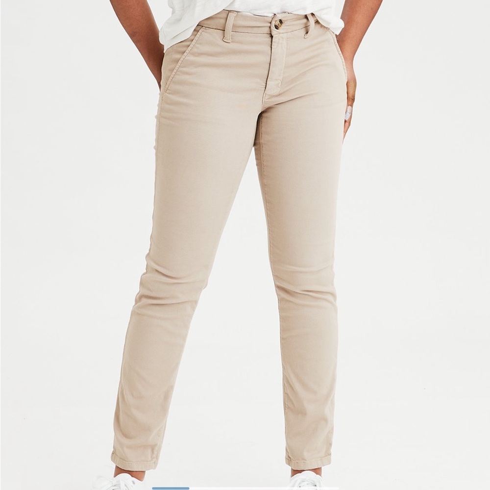 AEO KHAKI PANTS SIZE 6 Regular